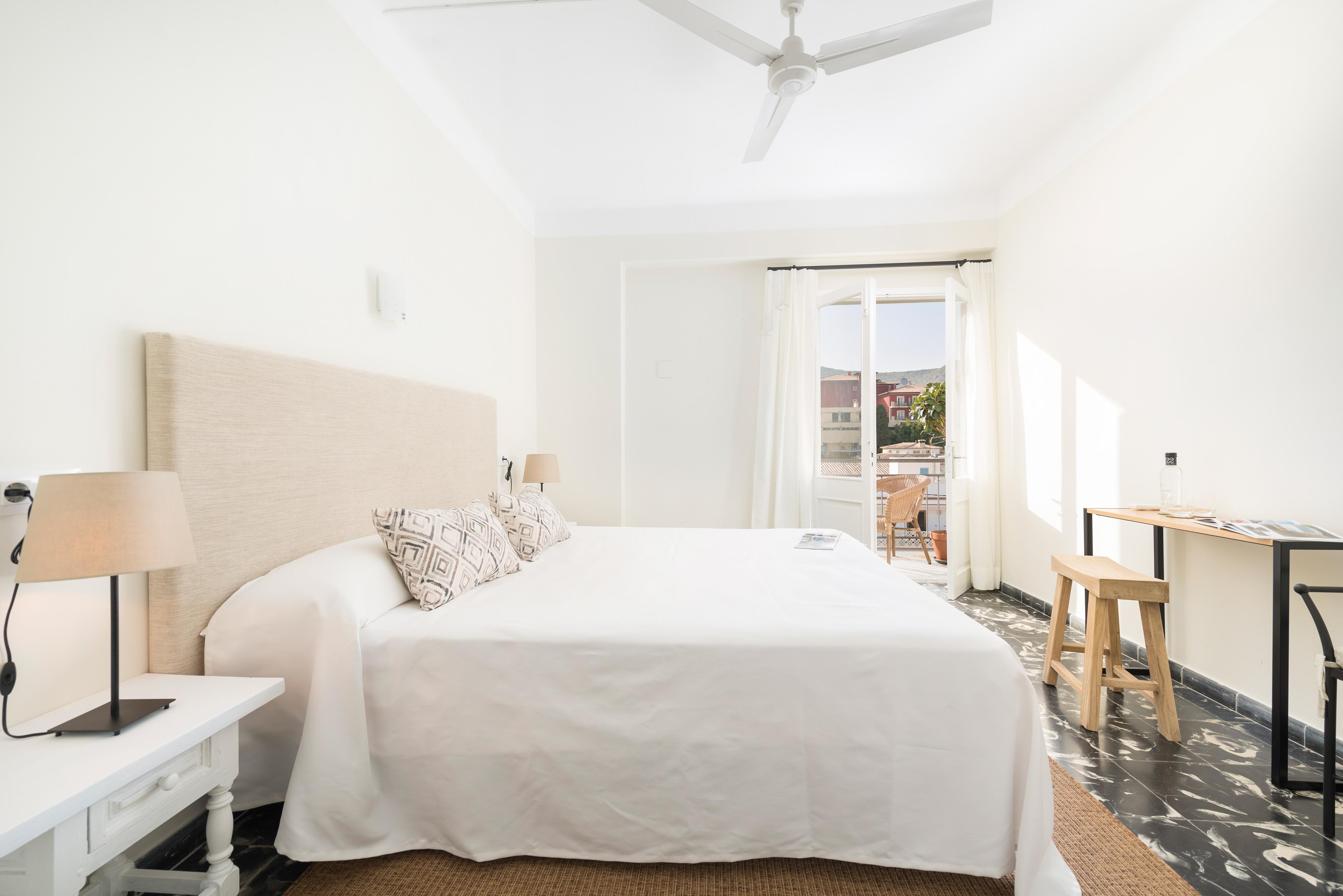 Cala de Sant Vicenc Boutique Hotel Oriola מראה חיצוני תמונה